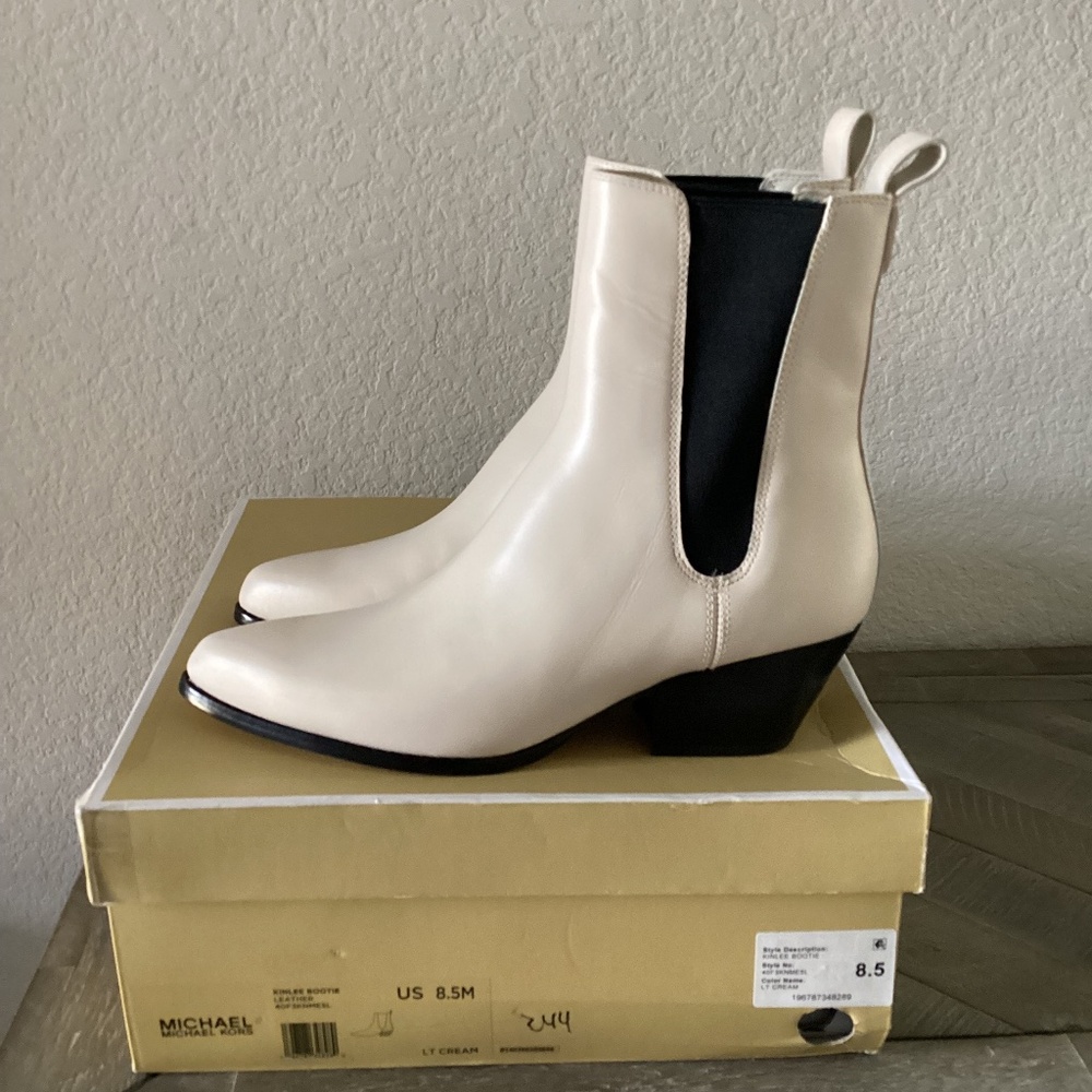 MICHAEL KORS Women's Kinlee Leather Pull-On Ankle Chelsea Booties, size 8.5